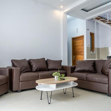 Azalia Homestay Yogyakarta Ngoại thất bức ảnh