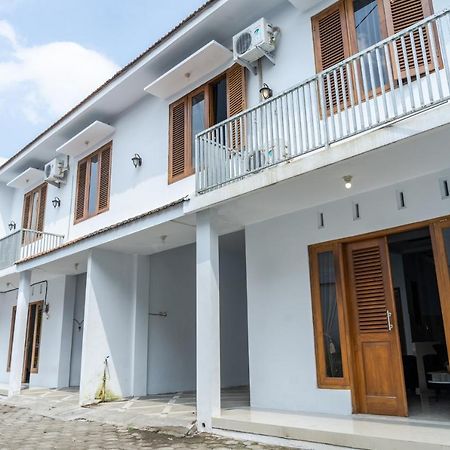 Azalia Homestay Yogyakarta Ngoại thất bức ảnh