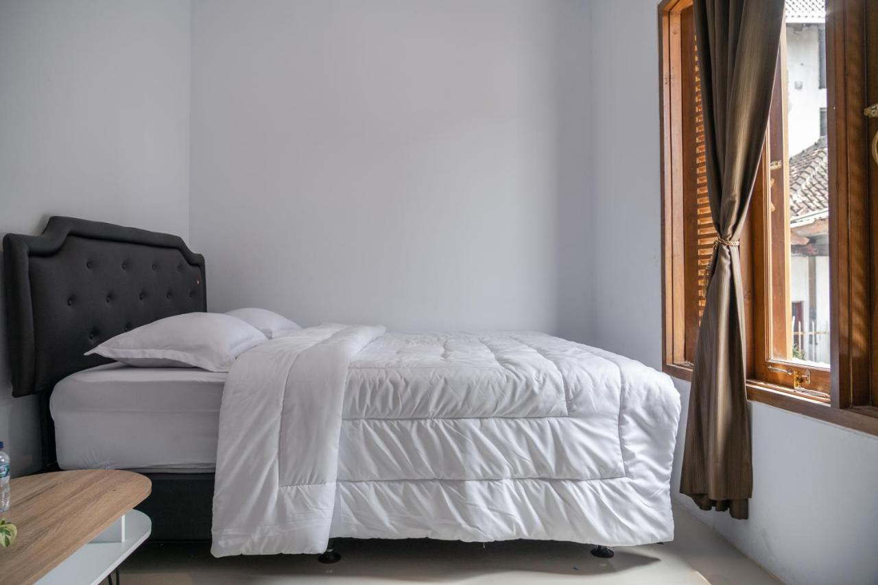 Azalia Homestay Yogyakarta Ngoại thất bức ảnh