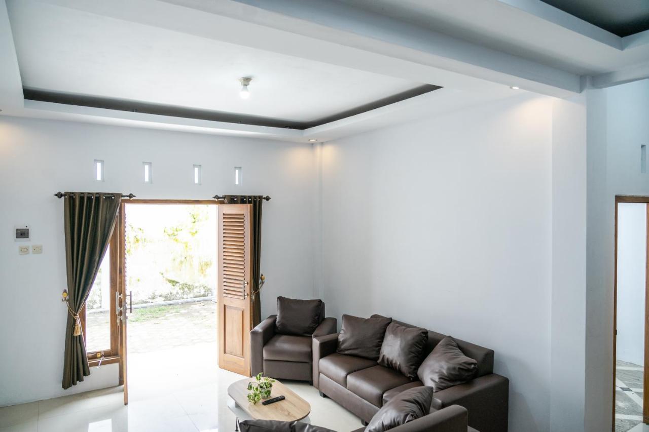 Azalia Homestay Yogyakarta Ngoại thất bức ảnh